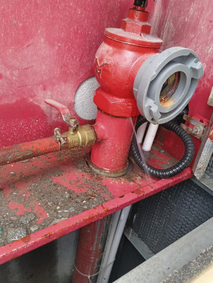 水管漏水抢修现场
